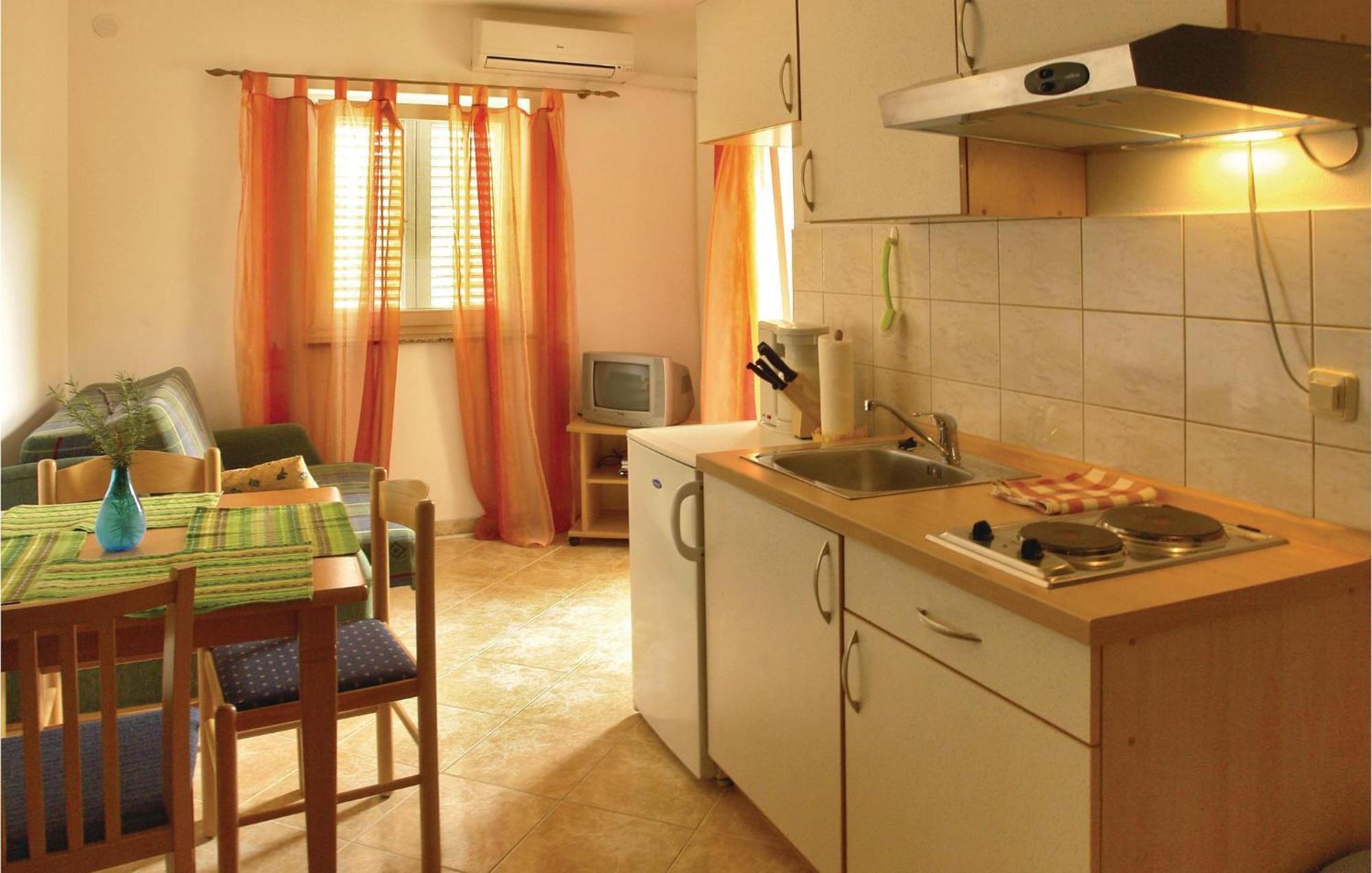 1 Bedroom Beautiful Apartment In Malinska Extérieur photo