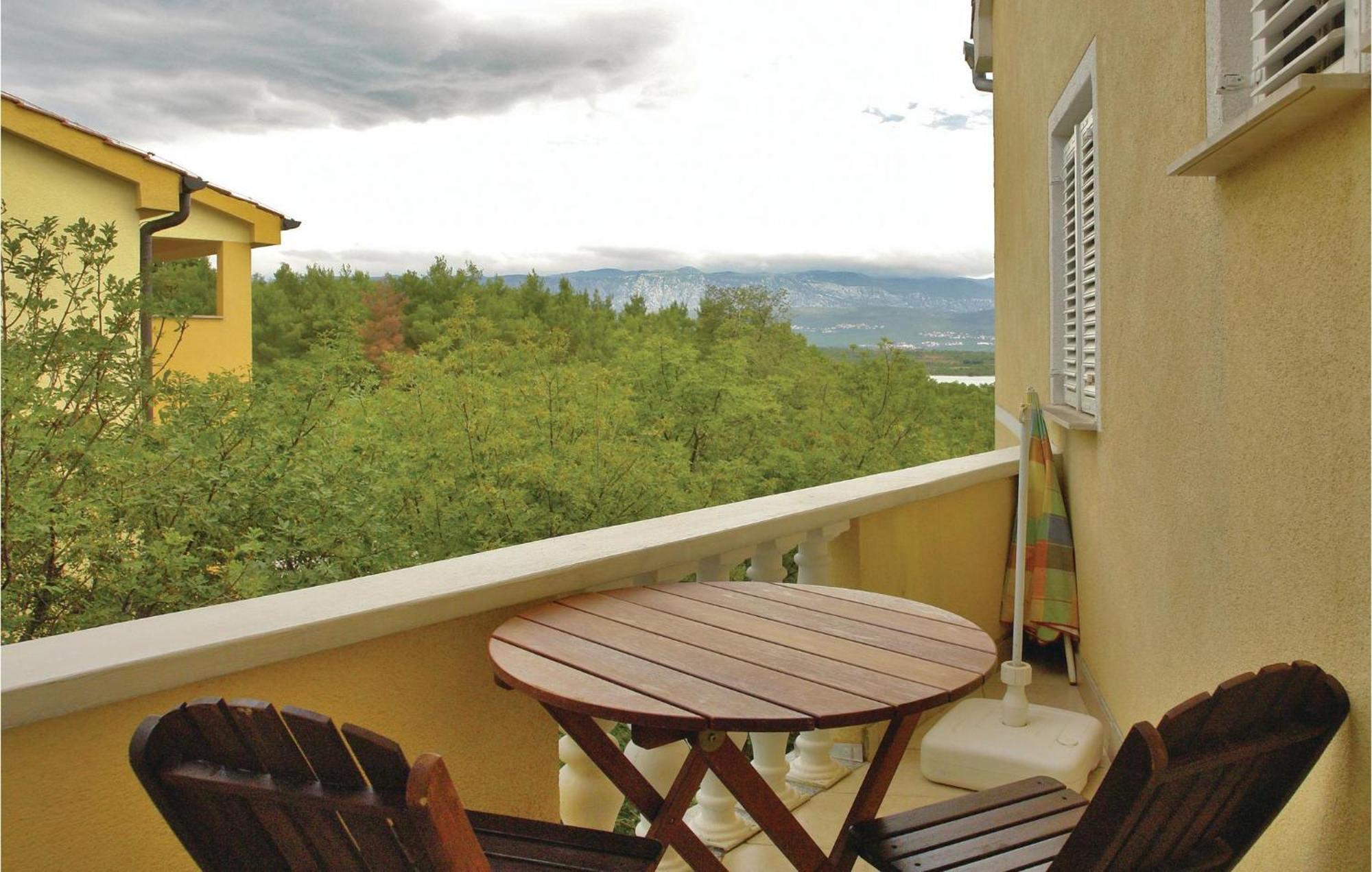 1 Bedroom Beautiful Apartment In Malinska Extérieur photo