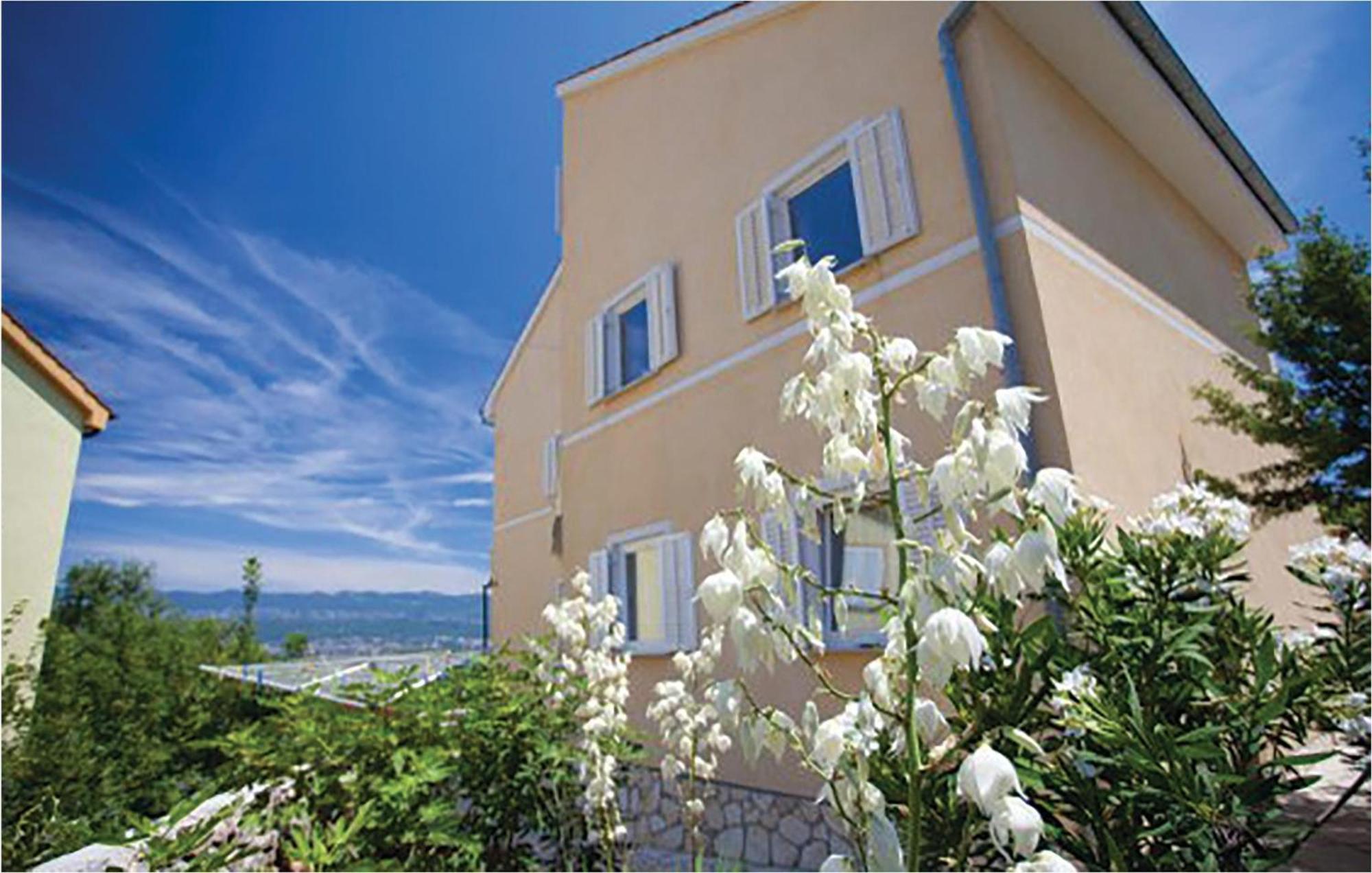 1 Bedroom Beautiful Apartment In Malinska Extérieur photo