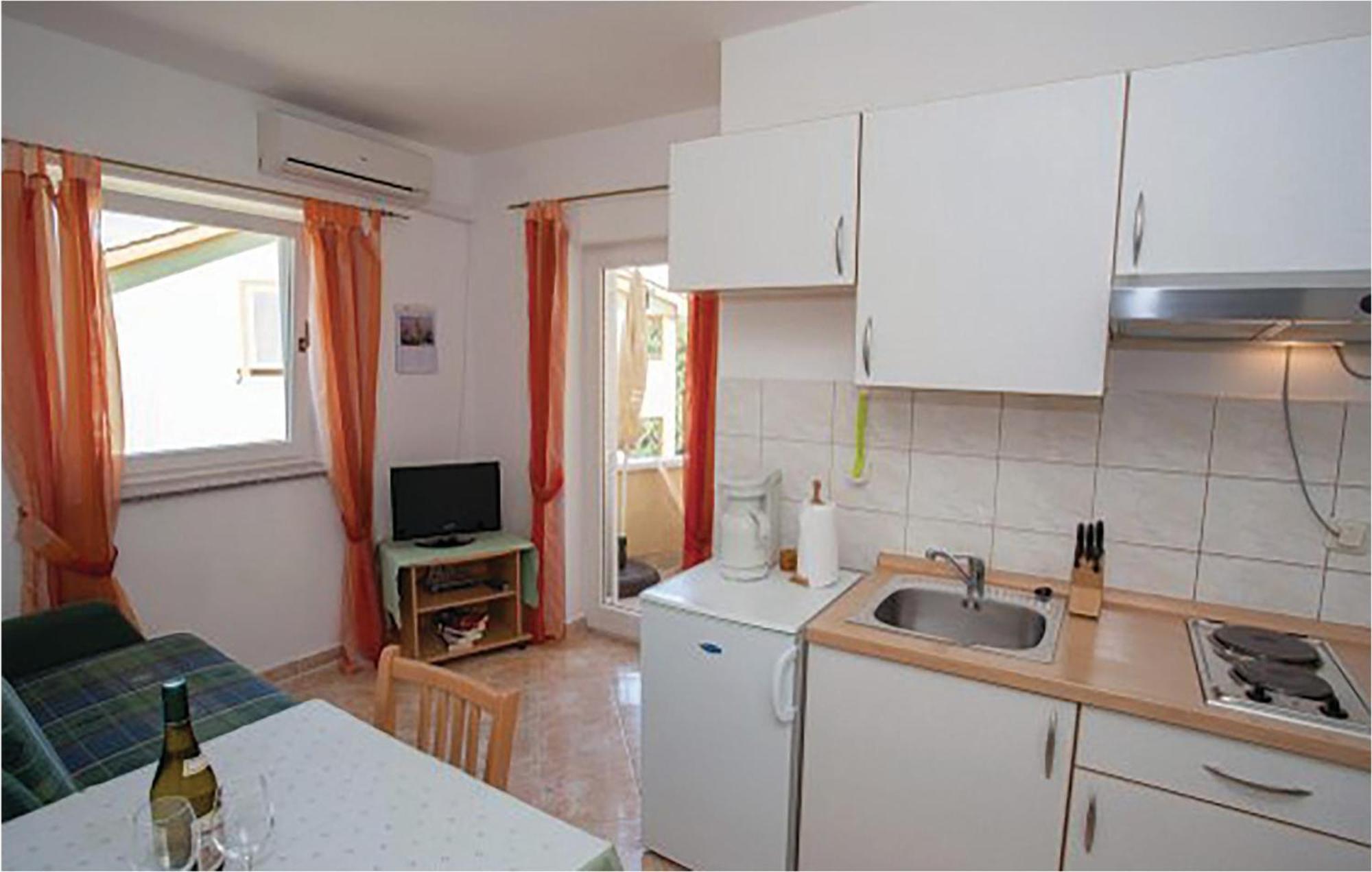 1 Bedroom Beautiful Apartment In Malinska Extérieur photo